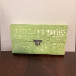 Lauren Ralph Lauren NWT Lime Green Large Embossed Leather Ladies Wallet